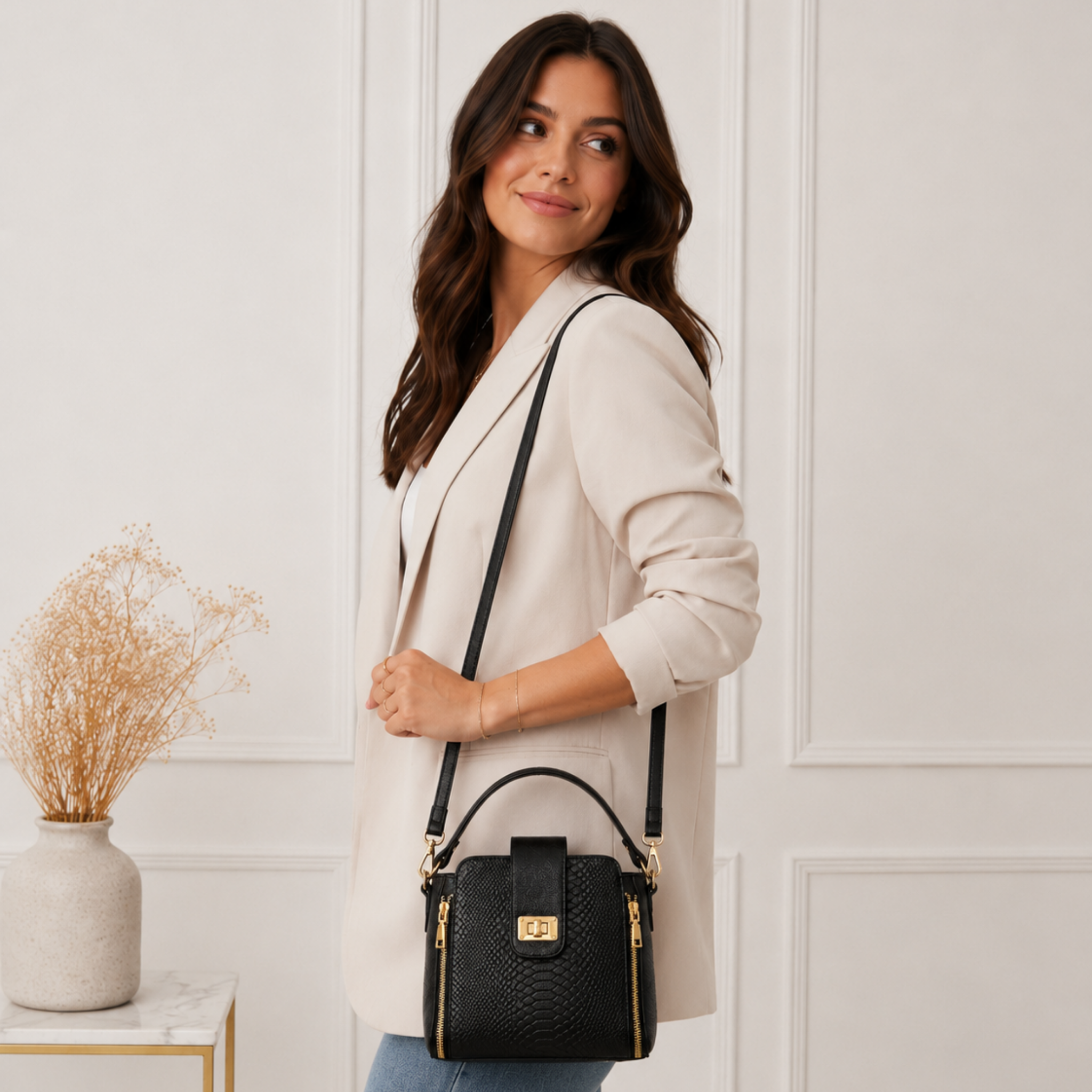 Bolso Negro 100% Cuero con Textura y Herrajes Dorados